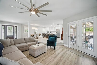 House with Hot tub, close to Marina, in a Golf Course Community