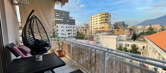 Pine-tree 2 BDR lovely apartment near Tanner's Bridge.