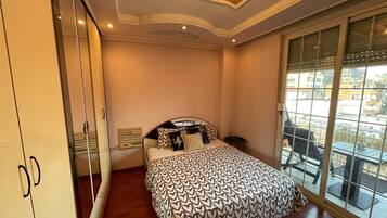 2 soverom, skrivebord, strykejern/-brett og wi-fi