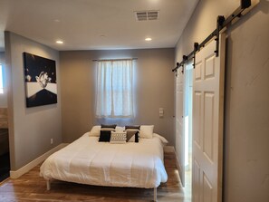 14 Schlafzimmer, Bügeleisen/Bügelbrett, WLAN, Bettwäsche