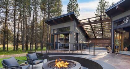 Lazy River Glamp-house by Avantstay Newly Built, Luxe Indoor-outdoor Living