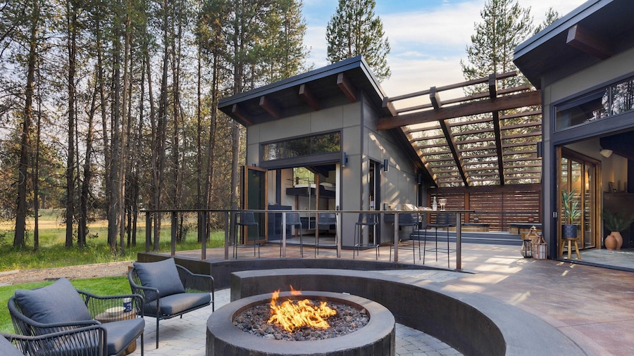 Lazy River Glamp-house by Avantstay Newly Built, Luxe Indoor-outdoor Living
