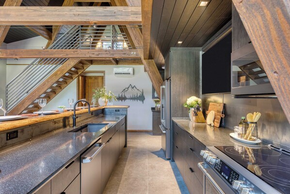 House (3 Bedrooms) | Interior - Lazy River Glamp-house by Avantstay Newly Built, Luxe Indoor-outdoor Living (La Pine)