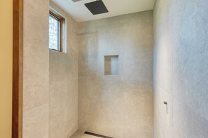 House (3 Bedrooms) | Interior - Newly Built Sauna Hot Tub Cold Punge Lazy River Glamp-house by Avantstay (La Pine)