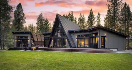 Lazy River Glamp-house by Avantstay Newly Built, Luxe Indoor-outdoor Living