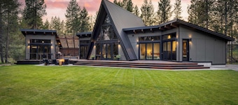 Lazy River Glamp-house by Avantstay Newly Built, Luxe Indoor-outdoor Living