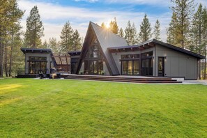 Interior - Newly Built Sauna Hot Tub Cold Punge Lazy River Glamp-house by Avantstay (La Pine)