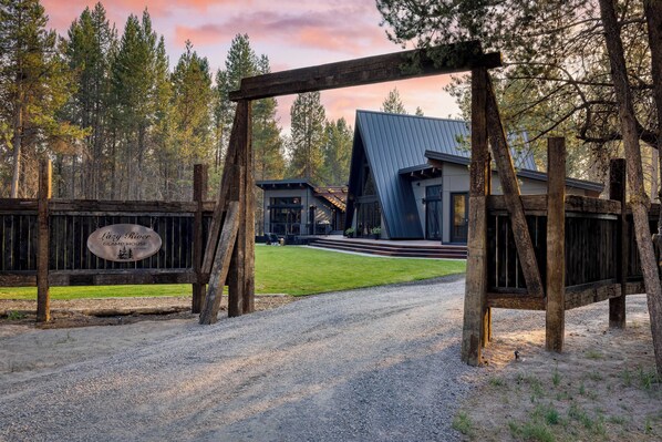 House (3 Bedrooms) | Interior - Lazy River Glamp-house by Avantstay Newly Built, Luxe Indoor-outdoor Living (La Pine)