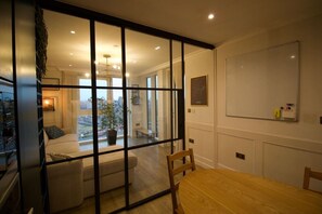 Interior - Apartment with desk and parking (Greater London)