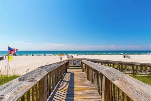 Beach, Pools, Tennis, Fitness, Sauna | Palmaway