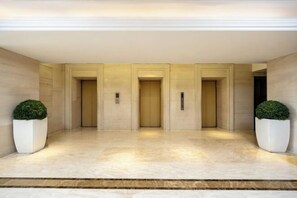 Interior - Yilong Hotel (Beijing Shijingshan Gucheng Subway Station) (Beijing)