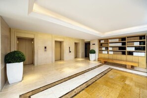 Interior - Yilong Hotel (Beijing Shijingshan Gucheng Subway Station) (Beijing)