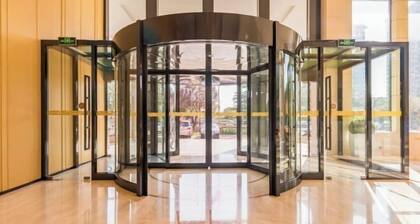 Yilong Hotel (Beijing Shijingshan Gucheng Subway Station)