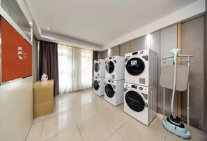 Laundry room - Yilong Hotel (Beijing Shijingshan Gucheng Subway Station) (Beijing)