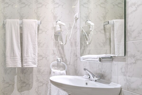Free toiletries, hair dryer, towels, soap - BLUESEA Torremolinos Centro (Torremolinos)