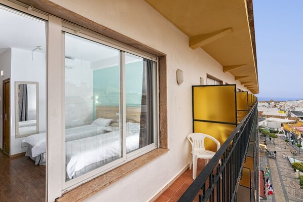 Dobbeltrom – deluxe, byutsikt | Terrasse/patio