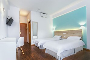 Desk, laptop workspace, blackout curtains, free WiFi - BLUESEA Torremolinos Centro (Torremolinos)