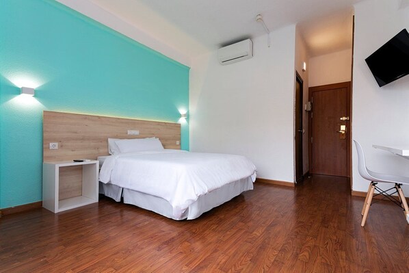 Desk, laptop workspace, blackout drapes, free WiFi - BLUESEA Torremolinos Centro (Torremolinos)