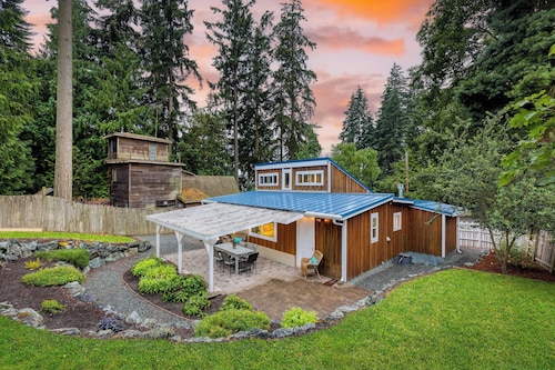 Cottage By The Bay by Avantstay 0.5mi to Beach!