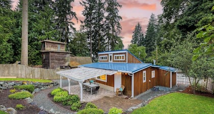 Cottage By The Bay by Avantstay 0.5mi to Beach!