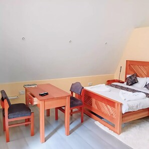 1 habitación, tabla de planchar con plancha, wifi y ropa de cama