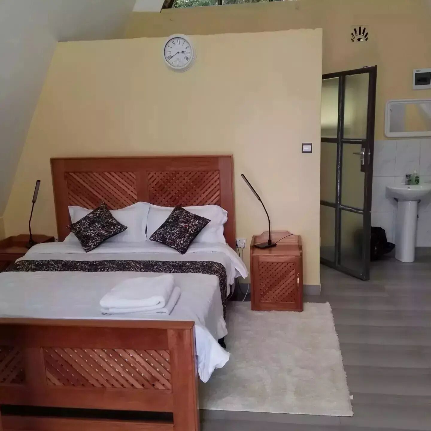 1 slaapkamer, een strijkplank/strijkijzer, wifi, beddengoed