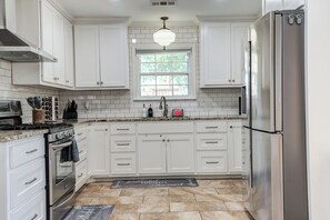 Fridge, microwave, oven, stovetop - Charming 3BR Tech Terrace • Walk to TTU Campus (Lubbock)