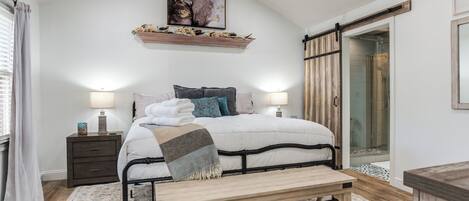 3 slaapkamers, een bureau, een strijkplank/strijkijzer, gratis wifi