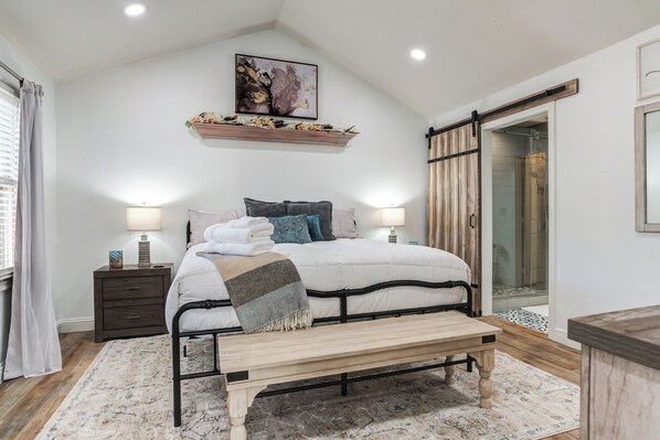 3 bedrooms, desk, iron/ironing board, free WiFi - Charming 3BR Tech Terrace • Walk to TTU Campus (Lubbock)