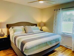 3 bedrooms, desk, iron/ironing board, travel cot