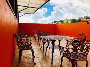Comfort Studio, 6 Bedrooms, Kitchenette, City View | Terrace/patio - departamentos suites Guanajuato (Guanajuato)