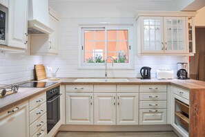 Microwave, oven, dishwasher - Villa Cari Golf (Loulé)