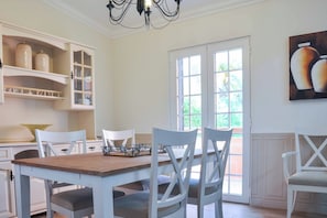 Dining - Villa Cari Golf (Loulé)