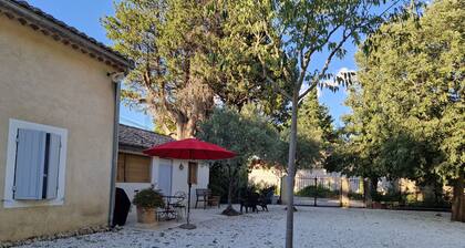 Monteux, dans mas provençal à 30 mn du Mont Ventoux, appartement confortable.