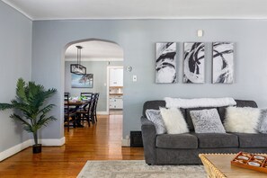 Smart TV, chimenea y tenis de mesa 