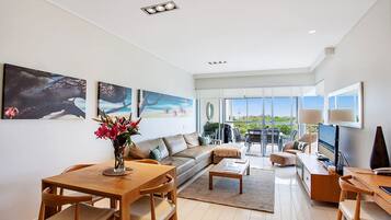 Smart TV, DVD player, stereo