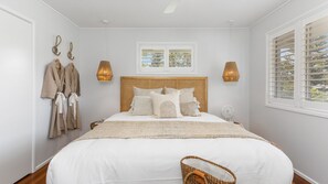 5 bedrooms, free WiFi, bed sheets - Cabarita Beachfront Escape - Pure Luxury Awaits (Cabarita Beach)