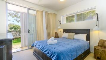 3 bedrooms, iron/ironing board, bed sheets