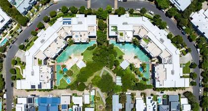Drift South 34 - Luxurious rooftop holiday apartment with lagoon pool views