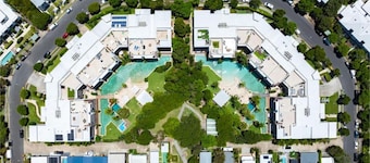 Drift South 34 - Luxurious rooftop holiday apartment with lagoon pool views