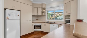 Orient Lane On The Hill - Stylish 3-Bedroom Retreat with Ocean Views in Original Kingscliff Village