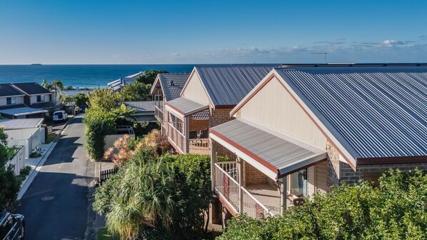 Exterior - Orient Lane On The Hill - Stylish 3-Bedroom Retreat with Ocean Views in Original Kingscliff Village (Kingscliff)