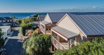 Orient Lane On The Hill - Stylish 3-Bedroom Retreat with Ocean Views in Original Kingscliff Village