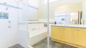 Een douche, een haardroger