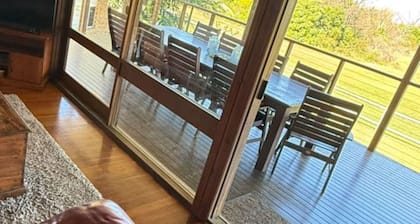 Deckhouse Surfside - Spacious Family Home with Beach Access