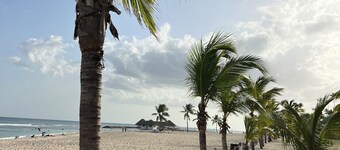 Luxury 3-bed -Jacuzzi villa with WiFi and AC in Juan Dolio