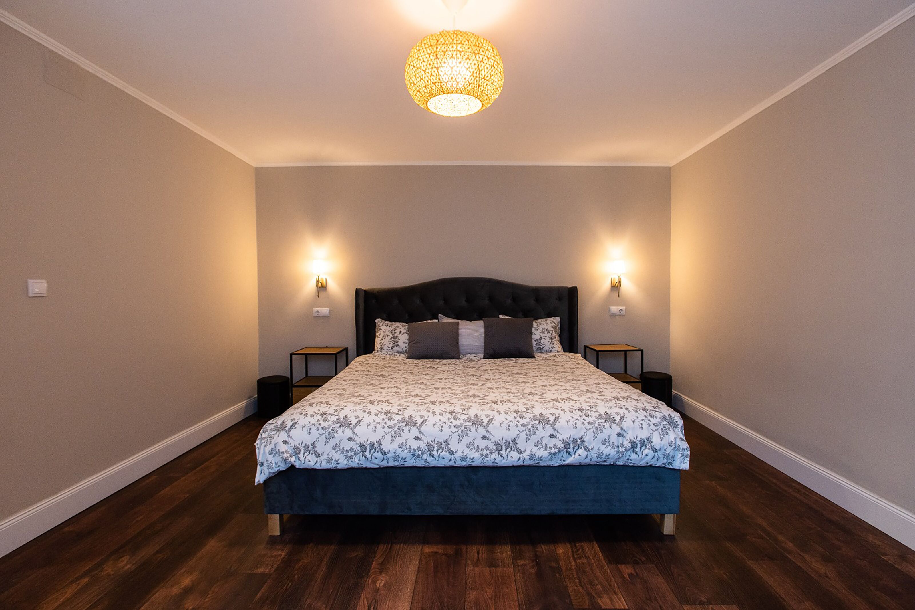 3 عدّة غرف نوم وأغطية فراش متميزة وألحفة محشوة بالريش