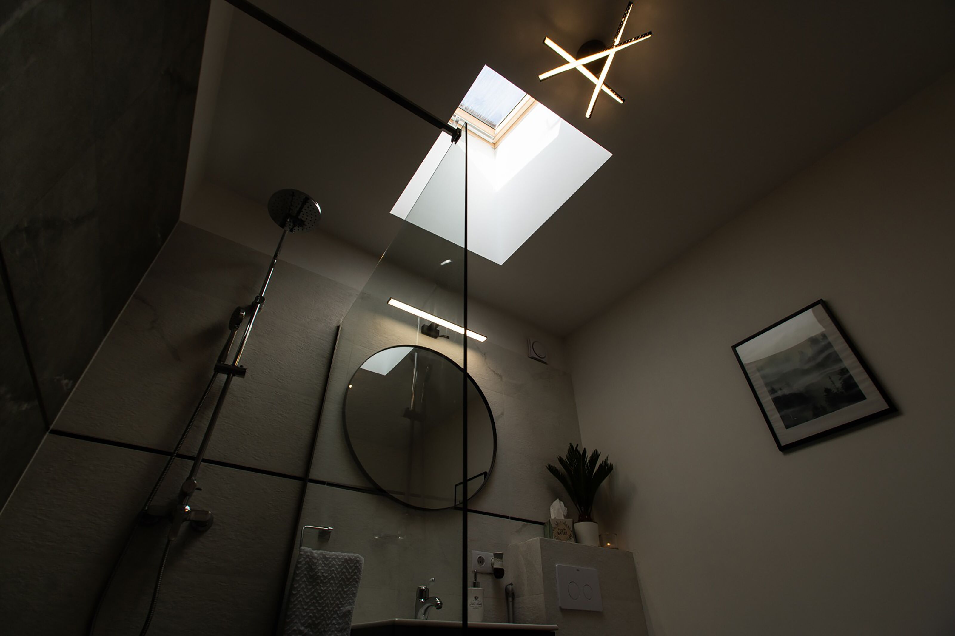 Basic Apartment | Bathroom