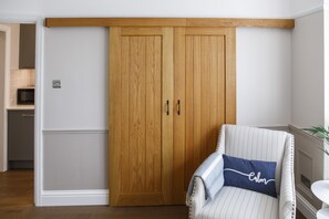 Apartment | 1 bedroom - The Grove Apartment With Free on Street Parking (Worthing)