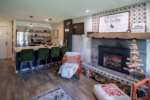 The Lodge-Modern Ski-Out/Ski-Out. Serene retreat Condo for the Outdoorsy type!